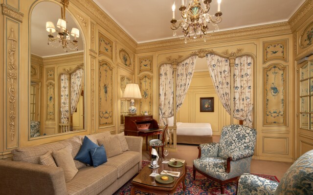 Hotel Raphael
