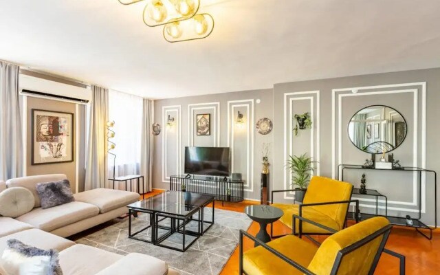 Flat with Excellent Location in Nisantasi, Sisli