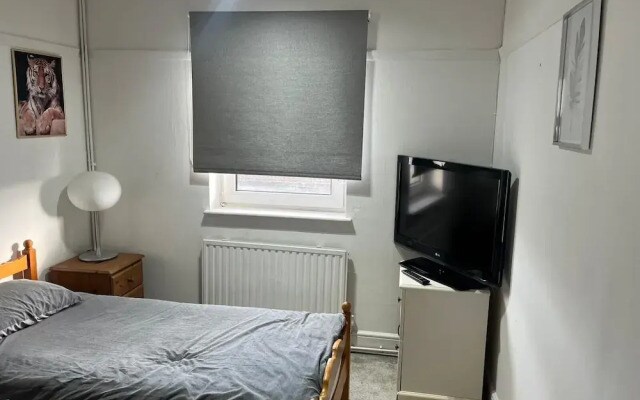 Albans Road Apartment - 4 Bedroom Luxury Stay