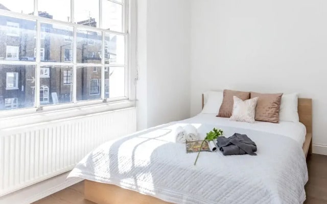 Gloucester Terrace by Lime Street