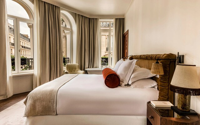 Chateau des Fleurs Paris Champs Elysees