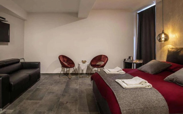 Black And White Suite