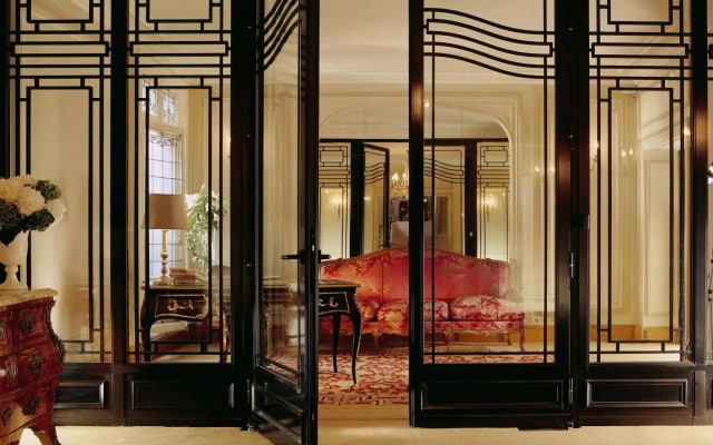 Отель Plaza Athenee