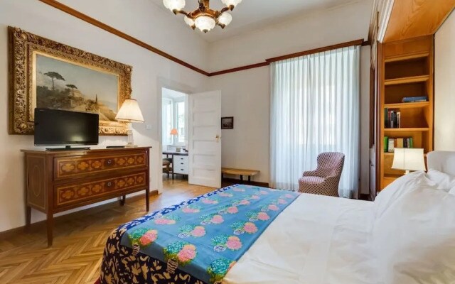 Bright 3 bed Flat 9 min From Piazza di Spagna