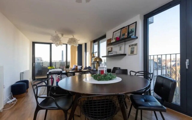 Stylish 2 Bedroom Flat in Canada Water