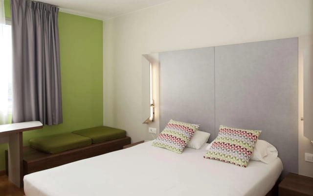 Отель Travelodge BCN Cornella Fira