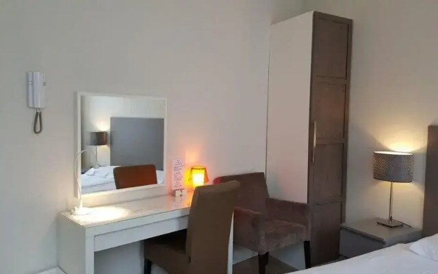 Hotel Corner House