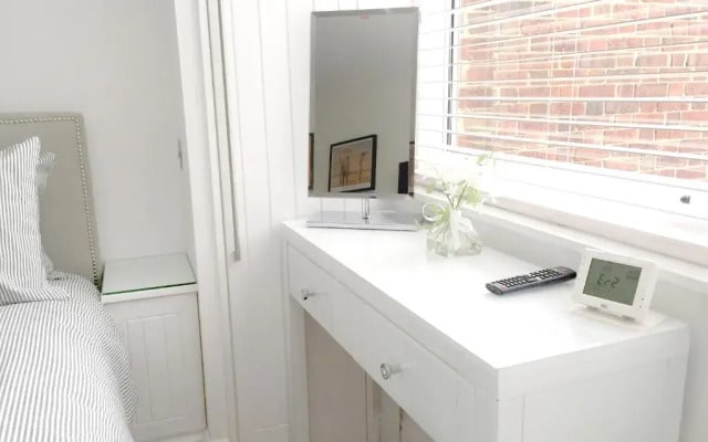 Superb 3-Bed 2-Bath with Wifi: Trendy Fitzrovia W1