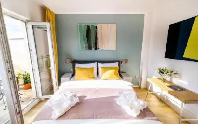 Pretty Woman's Studio with TERRACE & Air Condition
