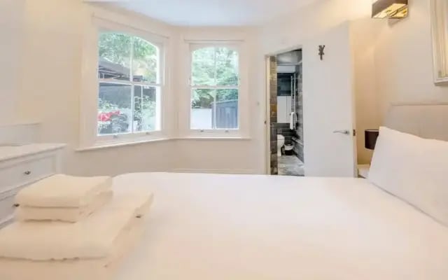 Gorgeous 2BD Flat With Patio - South Kensington!