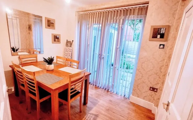 Bas Charming 3 Bedroom House