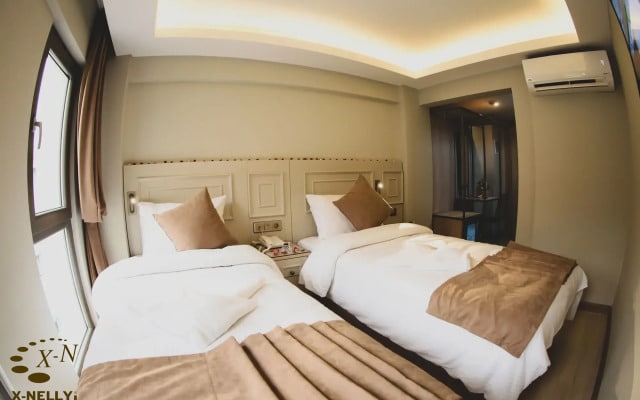 X-Nellyi Boutique Hotel