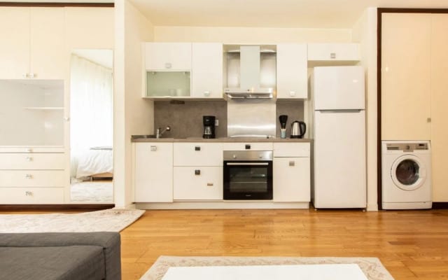 Central Studio Flat with Shared Pool in Sisli
