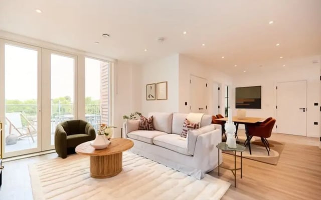 The Tottenham Paradise - Ravishing 2BDR Flat with Balcony