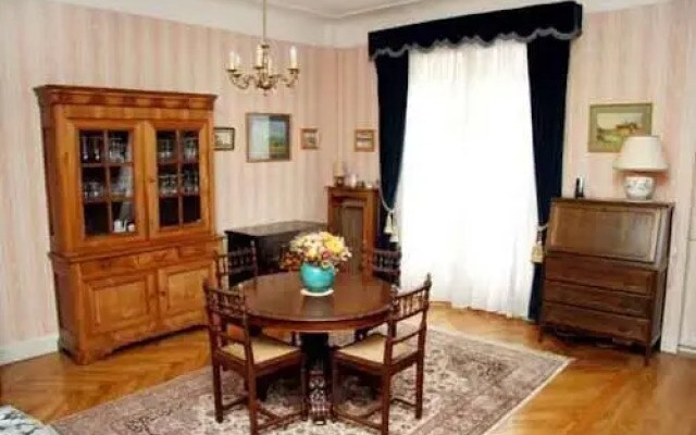 Two-Bedroom Apartment Montmartre (121)