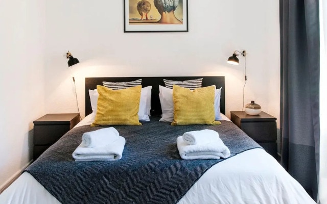 Prime Eixample Hideaway 6 Guests With Balcony by Myrentalhost
