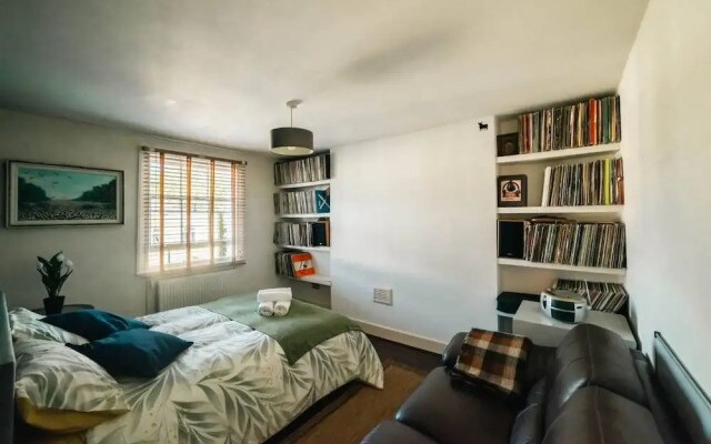 Stylish 2 Bedroom Flat in Camden Town