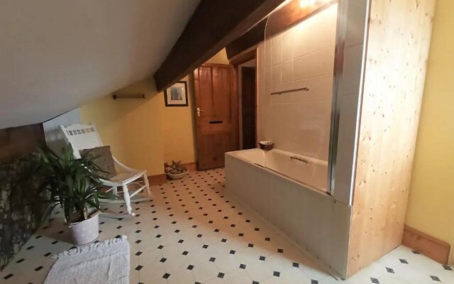 Burnlee House Apartment
