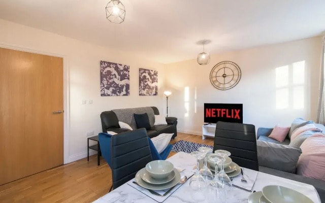 Apt - Sleeps 6 - Pets Ok - Parking
