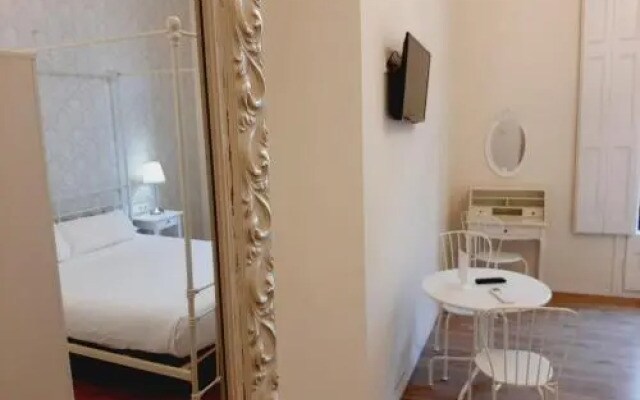 Lumine Luxury Suites by gaiarooms