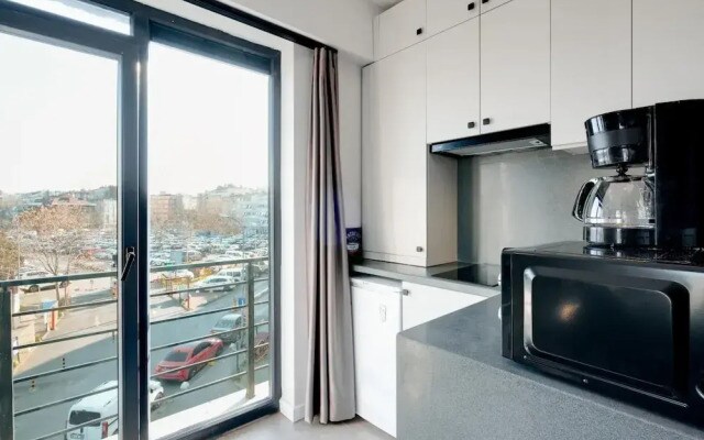 Central Flat Near Metrobus and Coast in Kadikoy