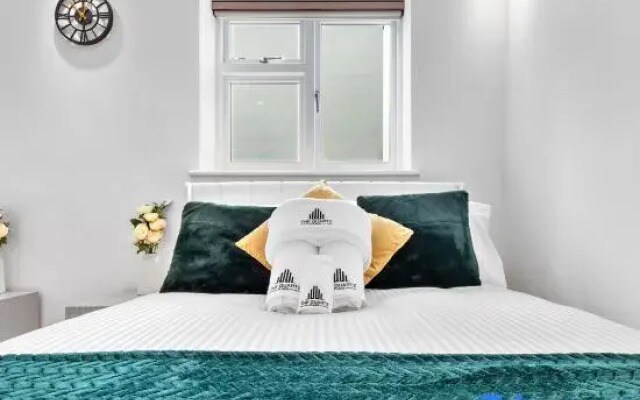 Luxury 1-Bed Apt | 7 Mins to London Eye + Terrace