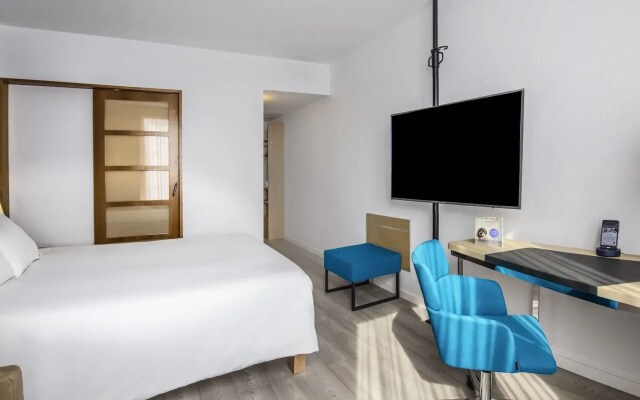 Отель Novotel Barcelona Cornella