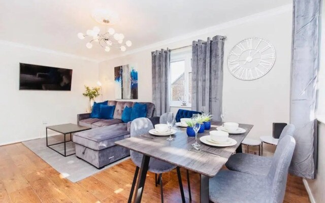 Lovely one bed apartment with free parking