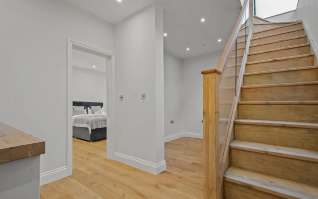 Capacious Three Bed Apartment in Slindon Court