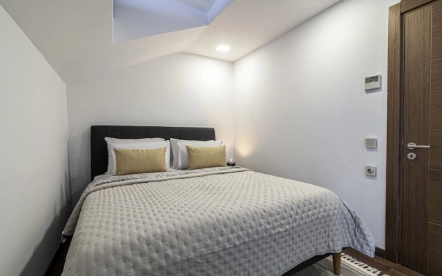 Sleek Residence Flat With Great Location in Sisli