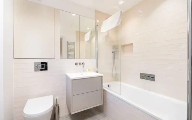 Beautiful Hampstead Home RH9