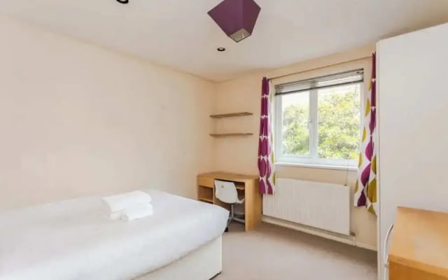 Homely 3 Bedroom House With a Garden