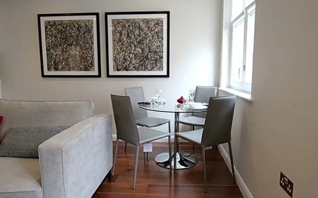 One Bedroom Serviced Apartment in Holborn, Chancery Lane