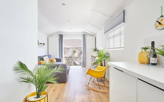 Host Stay Sunnyside Studio