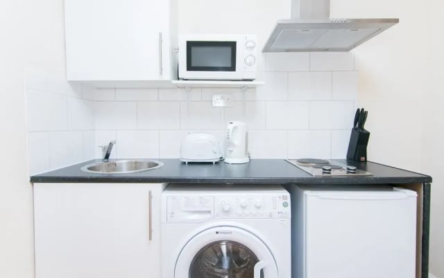 OYO Home Plender Street 1