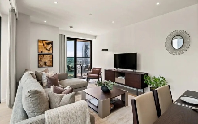 Deluxe two Bedroom Apartment in London s Canary Wharf