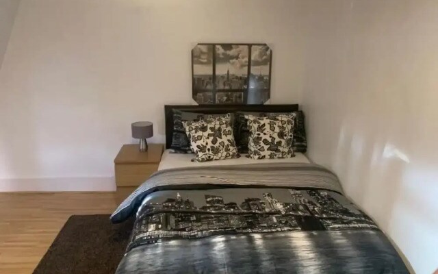 Immaculate 7-bed House in London