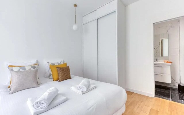 New Large Studio in the Heart of Paris 12