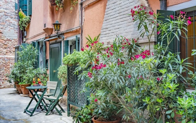 Lo Squero 1 the Secret Courtyard in Dorsoduro