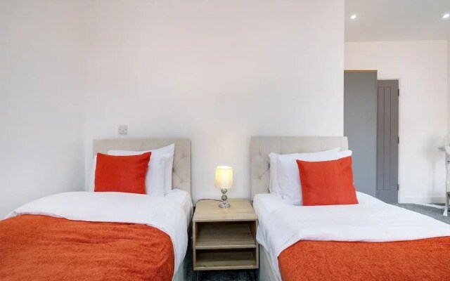 Newly Converted 2BDR 1BA APT in Hounslow