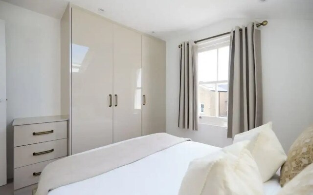 The Skylight One-Bed at Elspeth Road