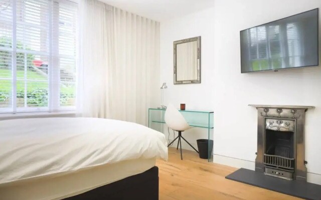 Modern 3 Bedroom Camden Flat With Garden