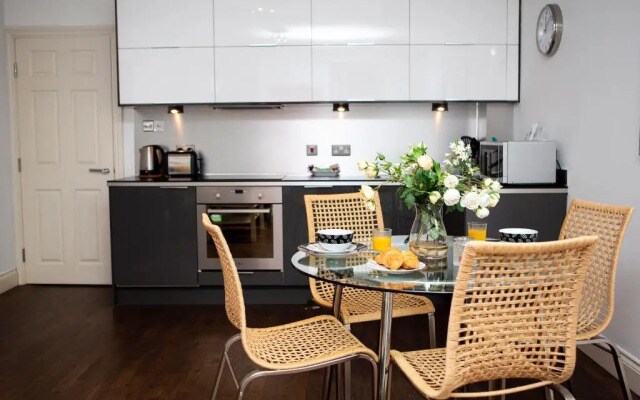 Apartment 2, Trafalgar Square (Second Floor)