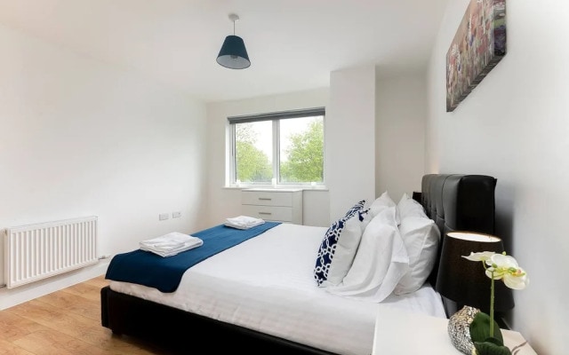 Skyvillion - Tower Point Enfield 1bed Wbalcony