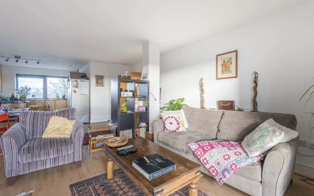 Bright Islington Apartment with Spectacular Views