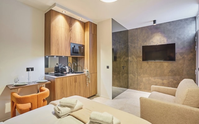 Suite Premium Facing the Chateau de Vincennes