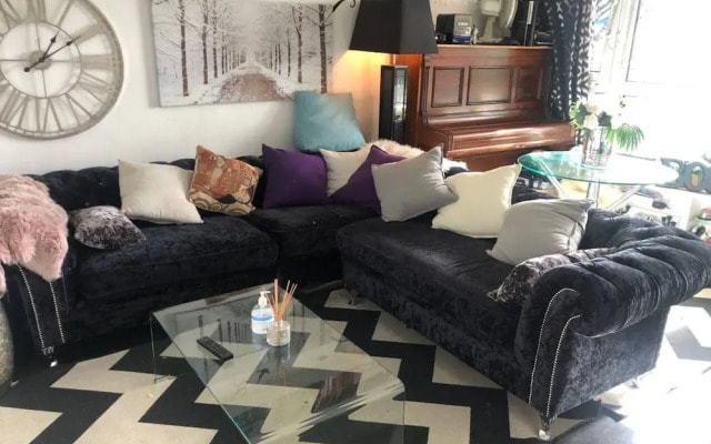 Impeccable 2-bed Apartment 10 Into Central London