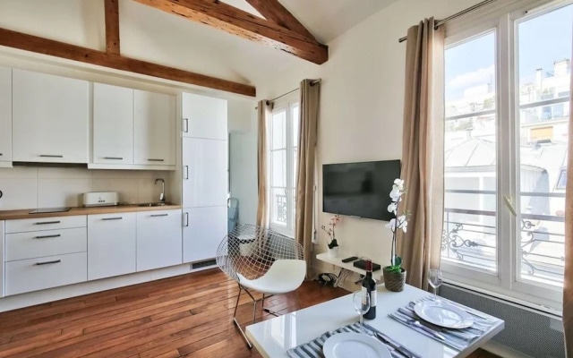 Amazing Apartment at the Eiffel Tower