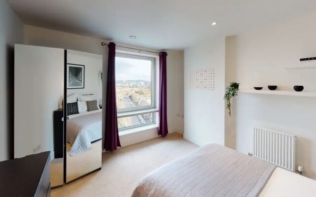 3 Bedroom Apartment in Canary Wharf