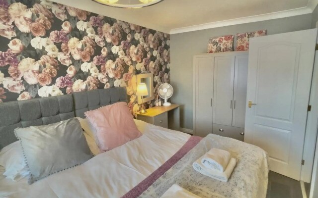 Monkbridge Mews Apartment